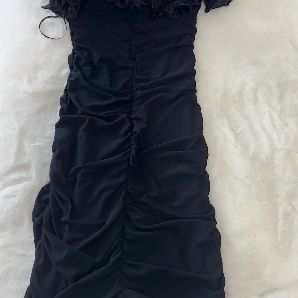 Elegant Black Strapless Dress - Picture 4 of 6